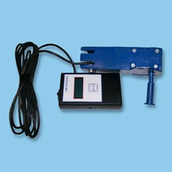 Устройство для контроля тормозного устройства игрушек с механическим или электрическим приводом (наклонная плоскость с угломером)  ГОСТ 25779-90